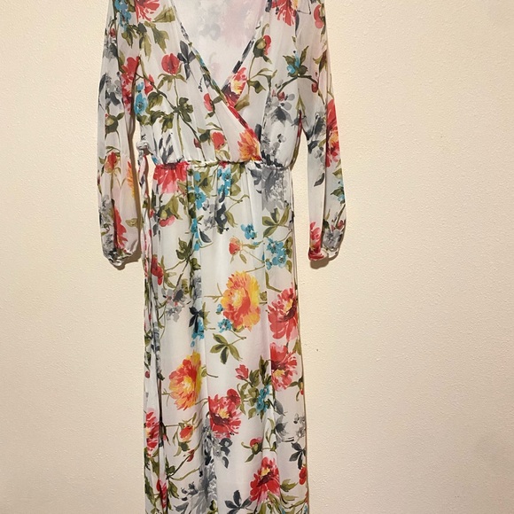 Floral V-Neck Maxi Dress size medium - Picture 1 of 5